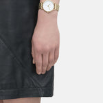 Liebeskind Berlin Armbanduhr mit Datumsanzeige, goldenem Gehäuse und goldenem Edelstahlband; Produktbild