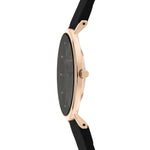 Liebeskind Berlin Armbanduhr mit schwarzem Zifferblatt mit Zirkoniadetail, roségoldenen Indizes, roségoldenem Gehäuse und schwarzem Lederband; Seitenansicht