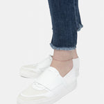 Liebeskind Berlin Fußkette bestehend aus einer roségoldenen, filigranen Kette mit Edelstahlbeads; Tragebild