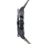 Fynch-Hatton Armbanduhr mit schwarzem Zifferblatt, Chronographenwerk, schwarzem Gehäuse mit aufgesetztem Topring und schwarzem Lederband; Seitenansicht