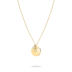 Die Tamaris Halskette - Flower von Tamaris hat eine goldene Kette mit einem runden Blumenanhänger und funkelnden Steinchen für einen zarten, eleganten Look.