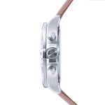 Fynch-Hatton Armbanduhr mit schwarzem Zifferblatt, Chronographenwerk, silbernem Gehäuse mit aufgesetztem Topring und braunem Lederband; Seitenansicht