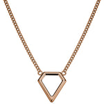 Verleihen Sie jedem Outfit Raffinesse mit der LIEBESKIND BERLIN Halskette - The Iconic von Liebeskind Berlin. Der geometrische, rautenförmige Anhänger an einer minimalistischen Goldkette präsentiert sich elegant auf weißem Grund.