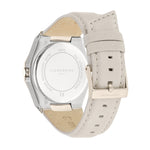 Liebeskind Berlin Armbanduhr mit silbernem Zifferblatt, silbernem Gehäuse mit Topring in der Farbe frozen rosé und beigem Lederband; Rückansicht