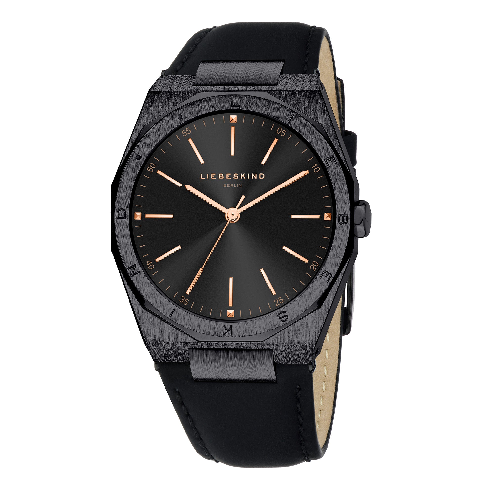Liebeskind Berlin Armbanduhr mit schwarzem Zifferblatt mit roségoldenen Indizes, schwarzem Gehäuse und schwarzem Lederband; Produktbild