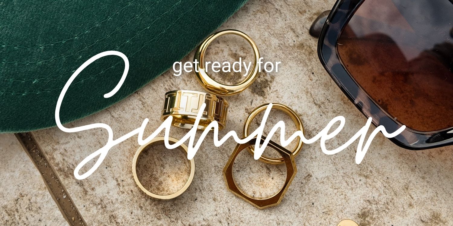 Goldfarbene Armbanduhren und sommerlicher Handgelenk-Look mit Uhr und Schmuck unter dem Schriftzug ‚Deine perfekte Armbanduhr‘.