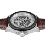 Ingersoll Armbanduhr mit skelettiertem silbernem Zifferblatt, silbernem Gehäuse mit schwarzem Topring und braunem Lederband Zusatzbild