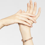 Liebeskind Berlin Armband Beads; Pink Opal in der Farbe roségold Steingröße 6mm Tragebild