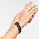 Liebeskind Berlin Armband mit Beads aus schwarzem Turmalin und goldenem Logo mit der Steingröße 8mm Tragebild