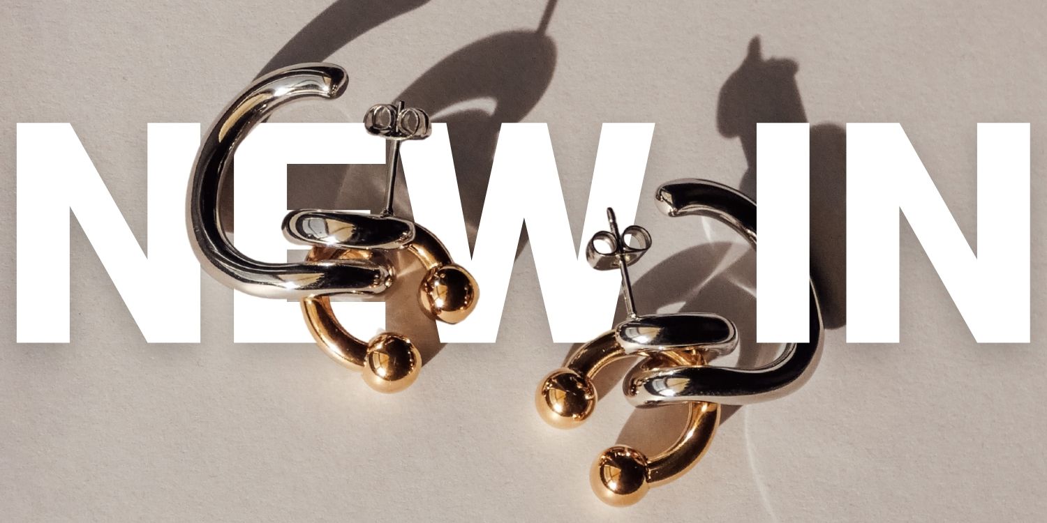 Zweifarbige Creolen von LIEBESKIND BERLIN in Gold und Silber mit modernem Design und glänzender Oberfläche.