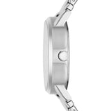 DKNY Armbanduhr mit silbernem Zifferblatt mit großem, glitzerndem Logoschriftzug, silbernem Gehäuse und silbernem Edelstahlband; Seitenansicht