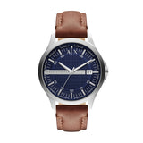 Armani Exchange Armbanduhr mit blauem Zifferblatt mit silbernen Indizes und Datumanzeige, silbernem Gehäuse und braunem Lederband; Produktbild 