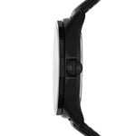Seitenansicht des Armani Exchange Sets - The Black Watch and Curb Chain Bracelet, bestehend aus einer schwarzen Armbanduhr mit A|X Logo auf der Krone und einem schwarzen Lederarmband.