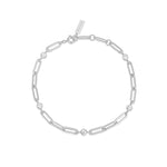 Draufsicht des ANIA HAIE Paper Clip Armbands aus Sterling Silber – kreisförmig gelegte Papierclip-Kette mit funkelnden Zirkonia-Akzenten und sichtbarem Marken-Anhänger.