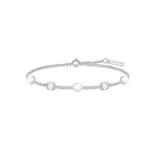 ANIA HAIE Cube and Pearl Silberarmband in Seitenansicht – feine Panzerkette mit schimmernden Perlen, quadratisch gefassten Zirkonia-Steinen und Federring-Verschluss.