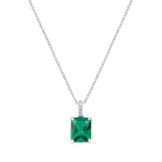 Die Amen Halskette - The Green Square Pendant von Amen besteht aus 925er Sterlingsilber mit silberner Kette, rechteckigem grünem Stein-Anhänger und kleinen Diamantakzenten.