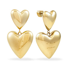 COPENHAGEN STUDIOS Ohrstecker - Puffy Hearts: Elegante Ohrstecker in Herzform aus Gold mit eingraviertem Branding - zeitloser Schmuck von Copenhagen Studios für jeden Anlass.