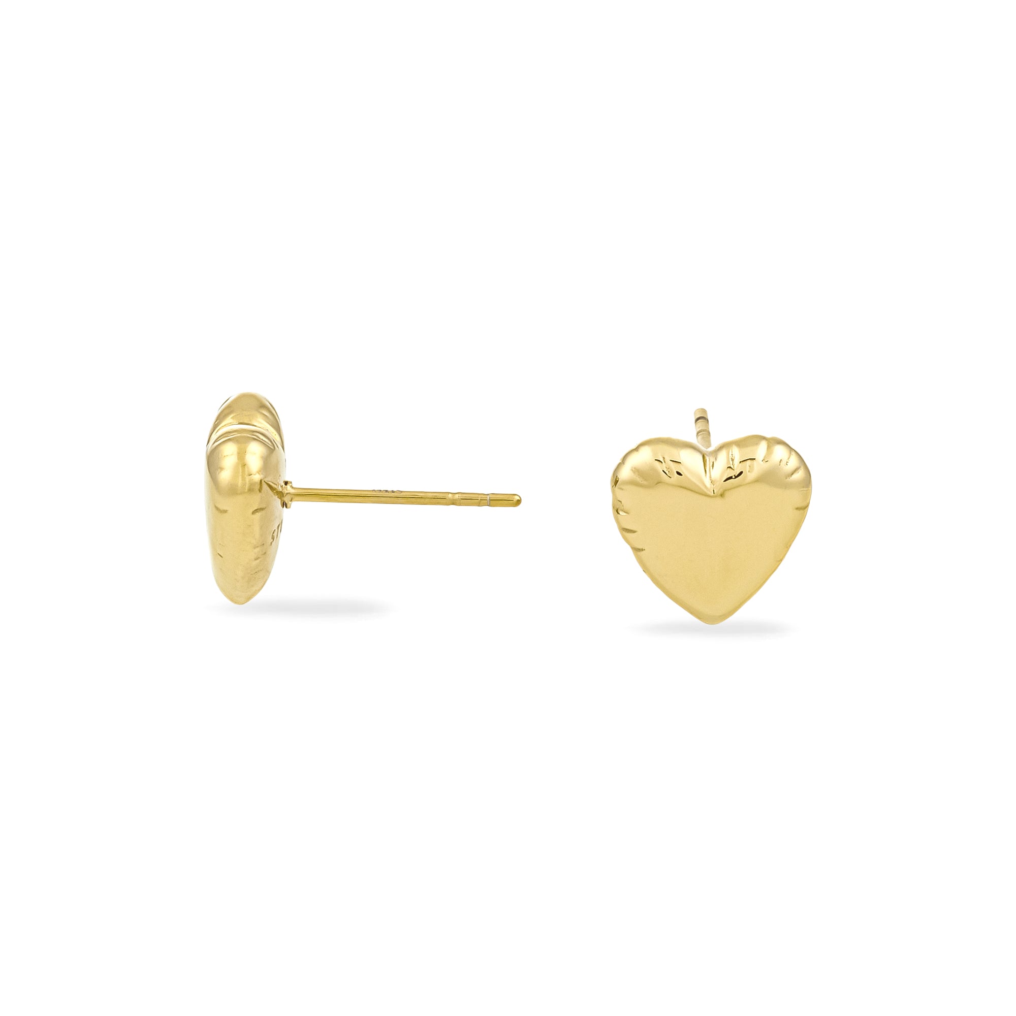 Copenhagen Studios Ohrstecker - Balloon Hearts: kleine, goldene, herzförmige Ohrstecker mit eingravierten Details, dargestellt in der Seiten- und Vorderansicht.
