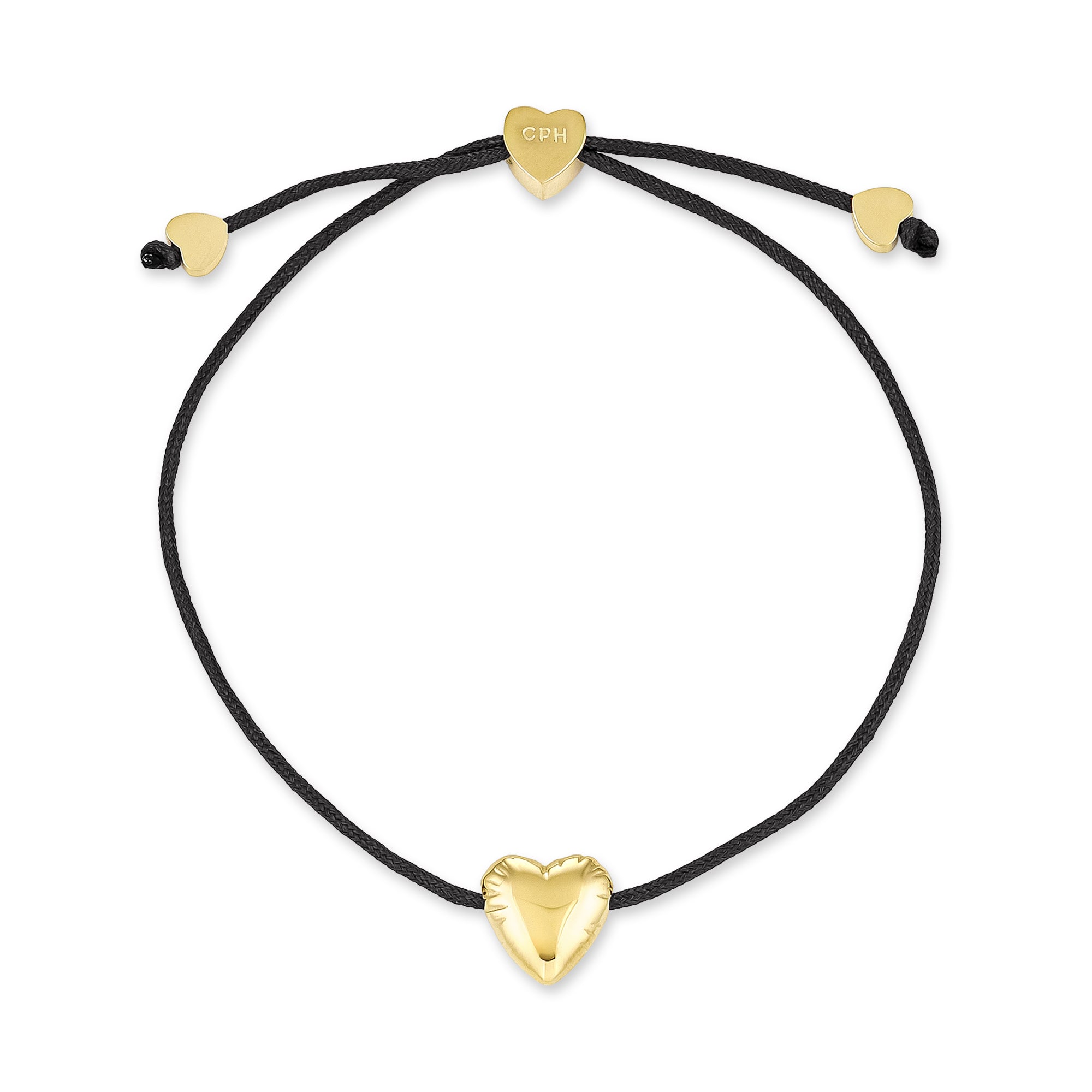 Das COPENHAGEN STUDIOS Armband - Balloon Hearts besteht aus einer schwarzen Kordel, einem goldenen Herzanhänger in der Mitte und zwei kleineren goldenen Herzen in der Nähe der verstellbaren Enden - ein stilvolles Armband von Copenhagen Studios.