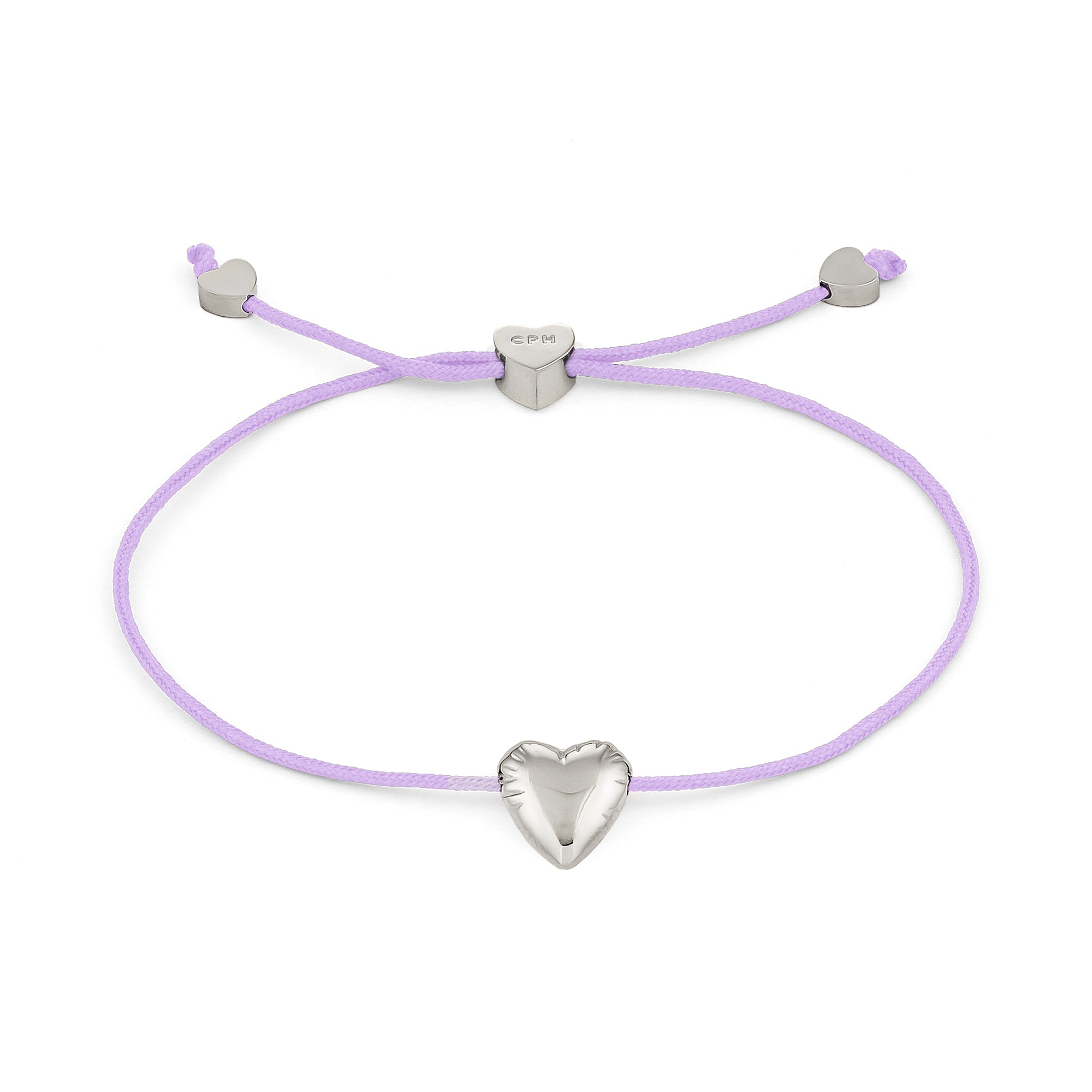 Das COPENHAGEN STUDIOS Armband - Balloon Hearts ist ein lavendelfarbenes Kordelarmband von Copenhagen Studios mit einem silbernen Herzanhänger und verstellbaren herzförmigen Metallenden.