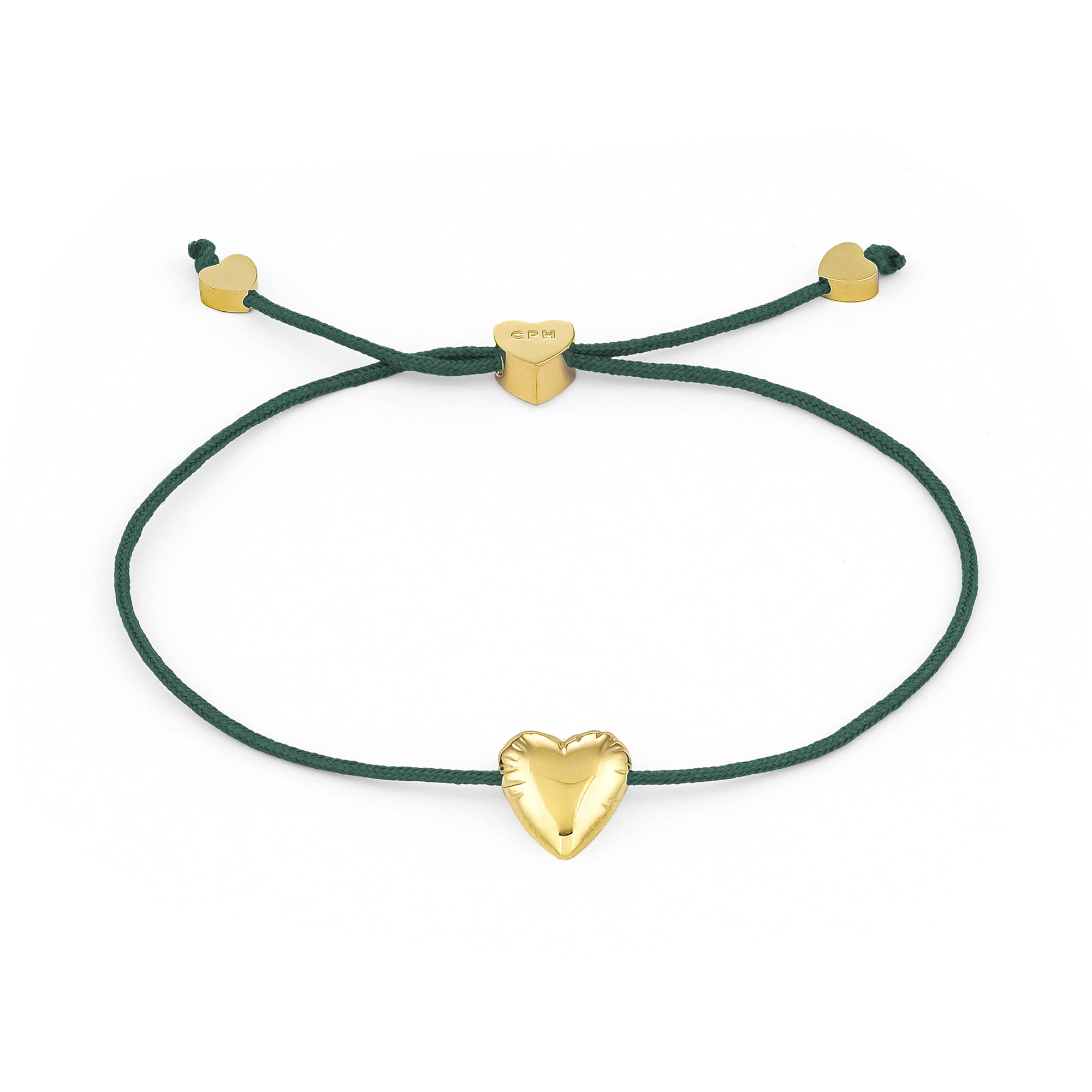 Das COPENHAGEN STUDIOS Armband - Balloon Hearts ist mit einem goldenen Herzanhänger an einer dunkelgrünen, verstellbaren Kordel mit goldenen Akzenten versehen und erinnert an das elegante Balloon Hearts Slider Bracelet von Copenhagen Studios.
