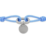 Das COPENHAGEN STUDIOS Armband - Fabric Link von Copenhagen Studios zeigt einen runden silbernen Anhänger auf einem hellblauen Gliederarmband aus Stoff mit geknoteten Enden, das vom minimalistischen Stil inspiriert ist.