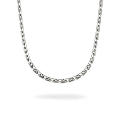 Die COPENHAGEN STUDIOS Halskette - Edgy Necklace mit ihrem kastenförmigen Gliederdesign auf weißem Grund verkörpert urbane Ästhetik und ist ein ideales Statement-Stück der Copenhagen Studios.
