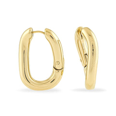 Die ovalen goldenen Creolen mit glatter, polierter Oberfläche - COPENHAGEN STUDIOS Creole - Organics von Copenhagen Studios sind das ideale elegante Accessoire, hier aus zwei Blickwinkeln betrachtet.