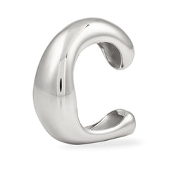 Eine Ohrmanschette von Copenhagen Studios: "Organics" - inspiriert von organischen Formen, in Silber, perfekt für Fans minimalistischen Designs.