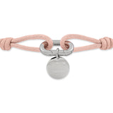 Das COPENHAGEN STUDIOS Armband - Fabric Link von Copenhagen Studios besteht aus einer rosafarbenen Kordel mit einem runden silbernen Anhänger und einem Verschluss, auf dem CPH STUDIO8 eingraviert ist - ein elegantes Armband, das vom charakteristischen Stil der Marke inspiriert ist.