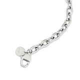 Die COPENHAGEN STUDIOS Halskette - Basic Chains von Copenhagen Studios zeichnet sich durch ovale Glieder, einen runden Anhänger und einen geometrischen Verschluss aus - die perfekte klobige Halskette, die jeden Look aufwertet. Sie wird auf einem strahlend weißen Hintergrund präsentiert.