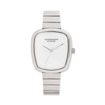Die COPENHAGEN STUDIOS Armbanduhr - Curved Watch von Copenhagen Studios ist eine silberne Damenuhr mit weißem Zifferblatt, minimalistischem Design und elegantem COPENHAGEN STUDIOS Branding.