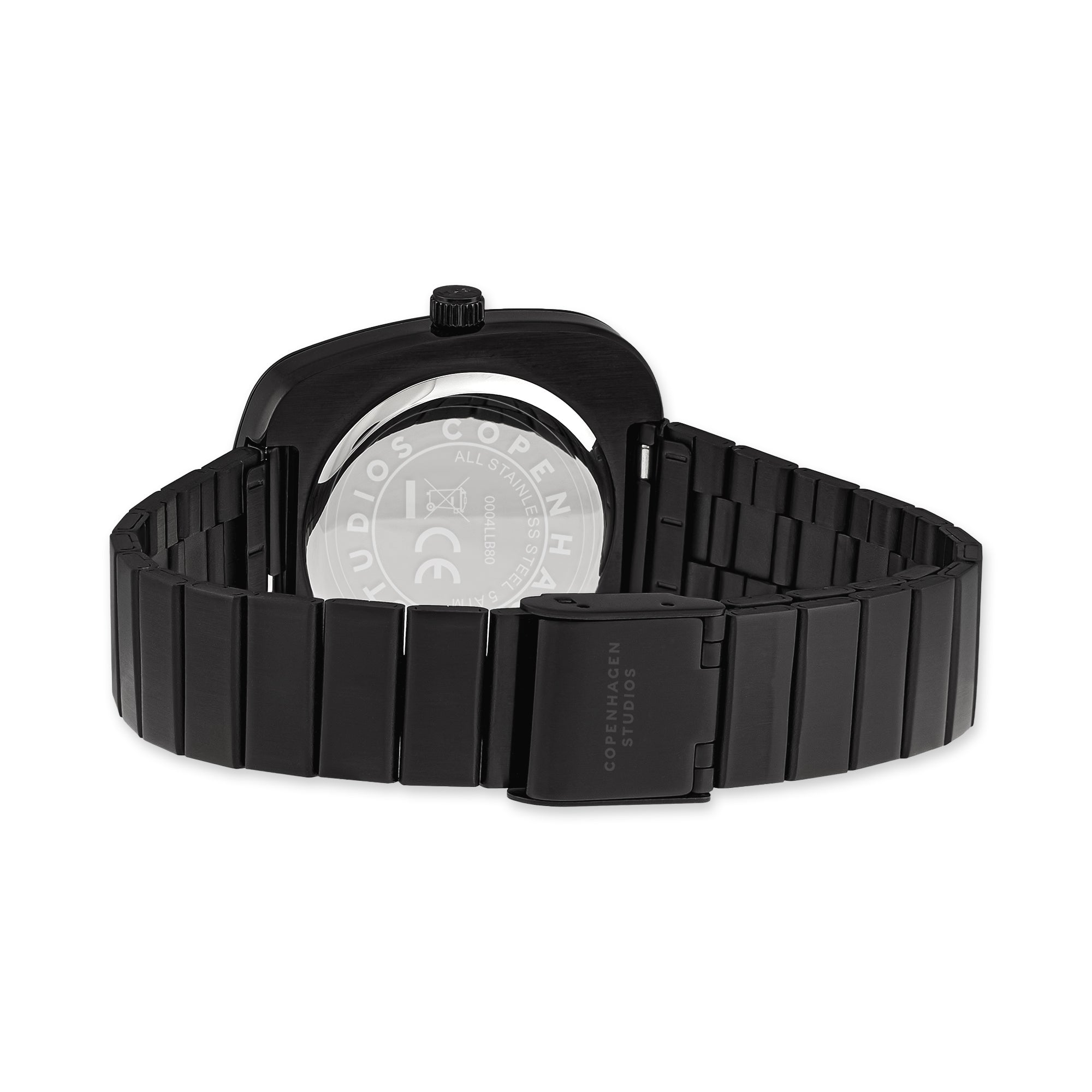 Die COPENHAGEN STUDIOS Armbanduhr - Curved Watch von Copenhagen Studios zeichnet sich durch ein schwarzes Metallarmband aus, das von der Rückseite präsentiert wird und die Schließe und den Gehäuseboden hervorhebt - ideal für moderne Uhrenliebhaber und Sammler.