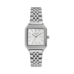Elegante Uhr: Die COPENHAGEN STUDIOS Armbanduhr - Vintage Watch zeigt 10:09 auf einem silbernen, quadratischen Zifferblatt mit Metallarmband - ein stilvolles Accessoire von Copenhagen Studios.