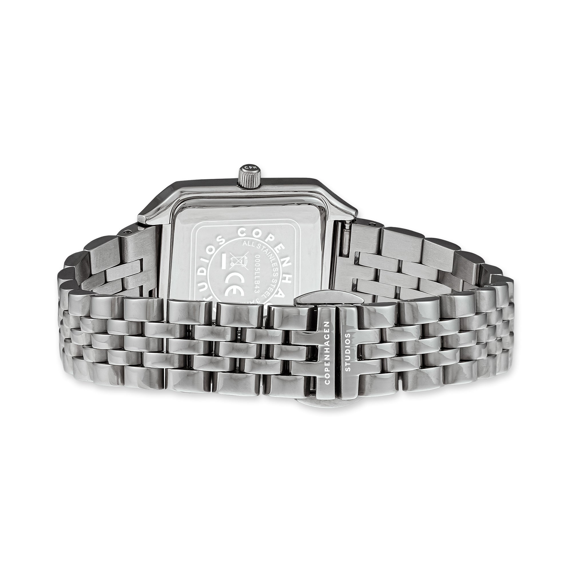 Die COPENHAGEN STUDIOS Armbanduhr - Vintage Watch von Copenhagen Studios hat ein silbernes Metallband und ein rechteckiges Gehäuse, das von der Rückseite mit sichtbarer Schließe und Gravuren gezeigt wird - ein klassisches Stück mit zeitlosem Vintage-Appeal.