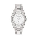 Die COPENHAGEN STUDIOS Armbanduhr - Round Watch von Copenhagen Studios hat ein silbernes Metallband, ein weißes Zifferblatt und minimale schwarze Markierungen - eine elegante Uhr mit der Anzeige 10:08.