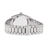 Die COPENHAGEN STUDIOS Armbanduhr ist eine runde, silberne Metalluhr mit einem dicken Gliederarmband. Auf der Rückseite ist "Copenhagen Studios" eingraviert - ein elegantes Design mit zeitlosem Stil.