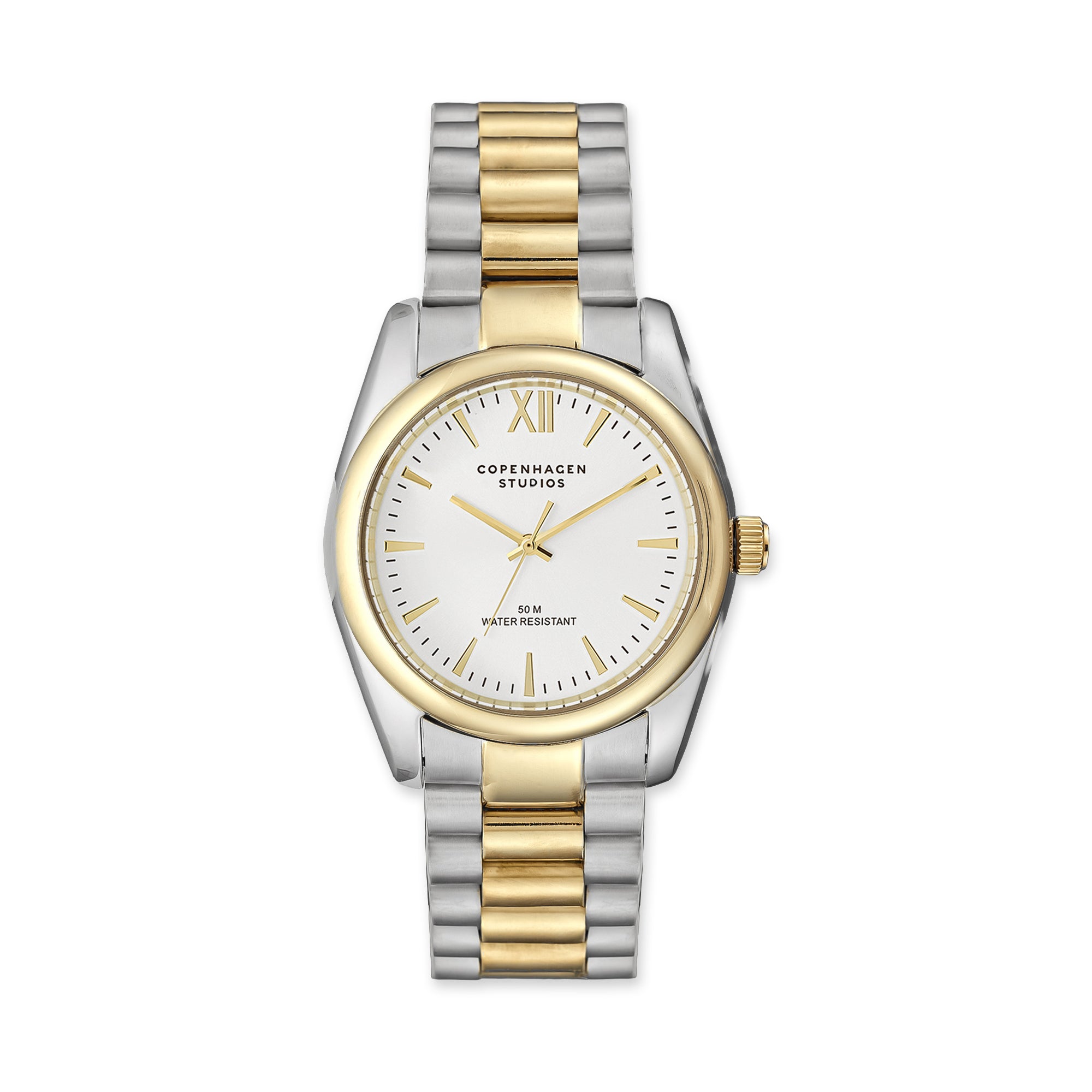 Die COPENHAGEN STUDIOS Armbanduhr ist eine runde Uhr von Copenhagen Studios mit einem silbernen und goldenen Armband, einem weißen Zifferblatt mit goldenen Akzenten und dem Markenlogo - eine perfekte Mischung aus minimalistischem Design.