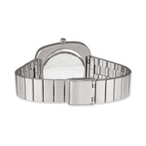 Rückansicht der Copenhagen Studios Armbanduhr - Curved Watch, mit Edelstahlgehäuse, offener Metallschließe und graviertem Gehäuseboden.
