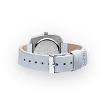 Rückansicht der COPENHAGEN STUDIOS Curvy Leather Watch mit hellblauem Lederarmband, Dornschließe und Edelstahlgehäuse