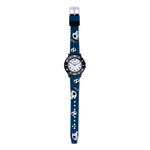 Die Cool Time Kids Armbanduhr - The Cool New Soccer von Cool Time hat ein Fußballmotiv auf dem Armband und ein schwarz-weißes, rundes Ziffernblatt - ideal für junge Sportfans.
