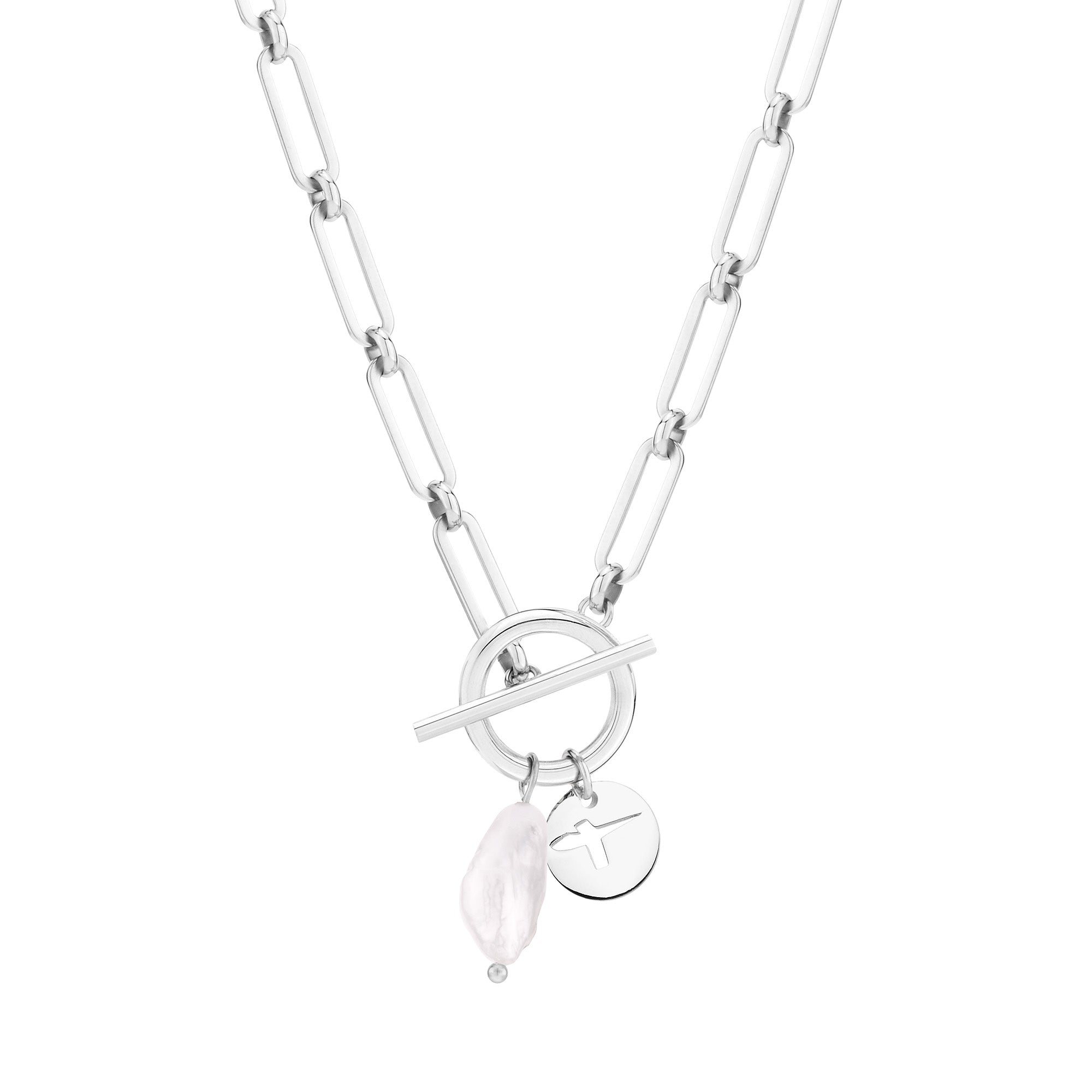 Tamaris Halskette bestehend aus einer silbernen Gliederkette mit Logo-Charm, Freshwater Pearl und T-Bar-Verschluss; Produktbild