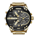 Diesel Armbanduhr mit schwarzem Zifferblatt mit mehreren Chronographen und Zeitzonenanzeigen, goldenem Gehäuse und goldenem Edelstahlband; Produktbild