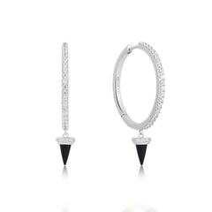 Die Ania Haie Ohrringe - Silver Black Achat Drop Hoop zeigen rhodinierte Creolen mit Zirkonia und schwarzen Achatspitzen als elegante Silberohrringe mit funkelnden Pavé-Kristallen und auffälligen Anhängern.