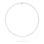 Die Echtzeit Halskette - The Glitter One von Echtzeit besteht aus 925er Sterling Silber mit gedrehtem Glieddesign und wird in Kreisform auf weißem Hintergrund präsentiert.