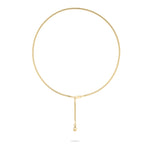 Die Echtzeit Halskette - The Sleek One von Echtzeit ist eine dünne Goldkette mit einem kleinen baumelnden Anhänger, ideal für schicke Layering-Looks. Abgebildet auf weißem Hintergrund.