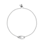 Das Echtzeit Armband - Like Diamonds von Echtzeit besteht aus einer zarten Silberkette mit ineinandergreifenden ovalen Gliedern, inspiriert vom Unendlichkeitssymbol. Dieser zeitlose Damenschmuck wird mit einem Verschluss für elegantes Tragen im Alltag gesichert.