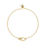Das Echtzeit Armband - Like Diamonds von Echtzeit ist ein zartes goldenes Kettenarmband mit einem verschlungenen Schlaufenmotiv und einem kleinen Verschluss, der mit zwei funkelnden Steinen verziert ist, inspiriert von unendlichem Schmuckdesign.