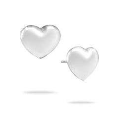 Die Echtzeit Ohrstecker - Puffy Heart von Echtzeit sind silberglänzende Herz-Ohrringe - ein romantischer Statement-Schmuck und bezauberndes Accessoire, perfekt für jeden Anlass.