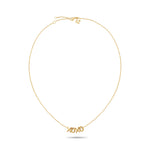 Die Echtzeit Halskette - XOXO von Echtzeit besteht aus einer filigranen Kette und einem XOXO-Anhänger aus hochwertigem Edelstahlschmuck, der auf weißem Hintergrund abgebildet ist.